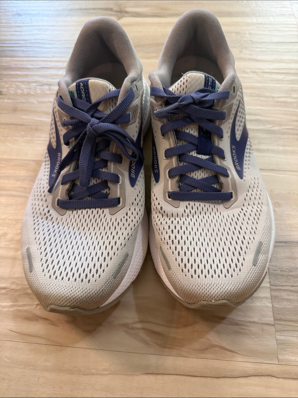 Brooks Running Sneakers in Light Gray